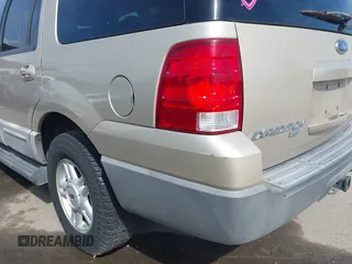 2005 Ford Expedition Special Service with VIN 1FMPU15595LA67565, listed as a IAAI auction lot 41723035 with 106,512 mi miles. Bid and sale history available at carsss.com. Image 13.