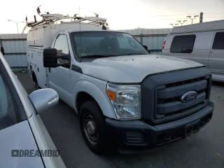 2013 Ford F-350 XL z VIN 1FDRF3A6XDEB92283, wystawiony jako Copart lot #60942625 z przebiegiem 61 808 mil mil oraz Czysty tytuł • Clean title. Historia ofert i sprzedaży dostępna na DreamBid. Obrazek 4.