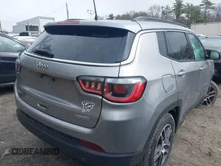 2018 Jeep Compass Altitude with VIN 3C4NJDBB1JT435428, listed as a IAAI auction lot 42050993 with 114,328 mi miles and . Bid and sale history available at DreamBid. Image 4.