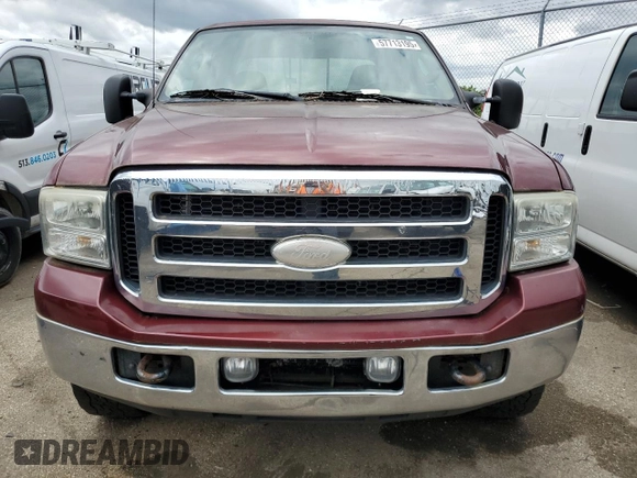 2006 Ford F-350 XL z VIN 1FTWW31516EC07819, wystawiony jako Copart lot #57713195 z przebiegiem 162 717 mil mil oraz Czysty tytuł • Clean title. Historia ofert i sprzedaży dostępna na DreamBid. Obrazek 5.