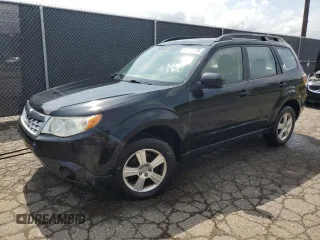 2011 Subaru Forester X z VIN JF2SHBBC3BH761535, wystawiony jako Copart lot #61577155 z przebiegiem 175 006 mil mil oraz Czysty tytuł • Clean title. Historia ofert i sprzedaży dostępna na DreamBid. Obrazek 1.