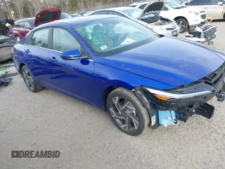 2025 Hyundai Elantra SEL Convenience z VIN KMHLS4DG3SU860858, wystawiony jako IAAI lot #41265040 z przebiegiem 1 096 mil mil oraz . Historia ofert i sprzedaży dostępna na DreamBid. Obrazek 1.