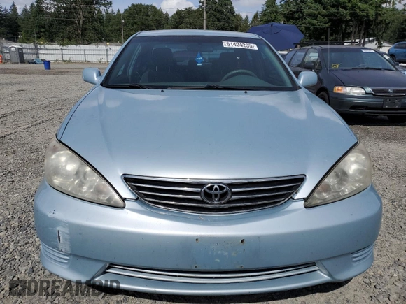 2005 Toyota Camry LE with VIN 4T1BE30K35U603940, listed as a Copart auction lot 61404235 with 203,294 mi miles and Salvage title. Bid and sale history available at DreamBid. Image 5.