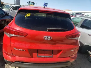 2018 Hyundai Tucson SE z VIN KM8J2CA44JU688429, wystawiony jako Copart lot #56484525 z przebiegiem 86 578 mil mil oraz Tytuł czysty. Historia ofert i sprzedaży dostępna na DreamBid. Obrazek 6.