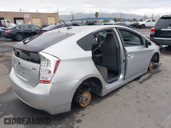2011 Toyota Prius I z VIN JTDKN3DU9B1476883, wystawiony jako IAAI lot #41178342 z przebiegiem 204 790 mil mil oraz . Historia ofert i sprzedaży dostępna na DreamBid. Obrazek 4.
