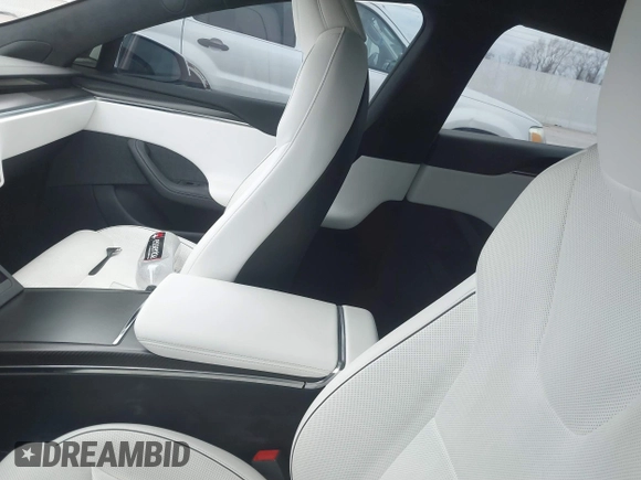 2021 Tesla Model S Plaid z VIN 5YJSA1E64MF452744, wystawiony jako IAAI lot #41375136 z przebiegiem Nie podano mil oraz . Historia ofert i sprzedaży dostępna na DreamBid. Obrazek 7.