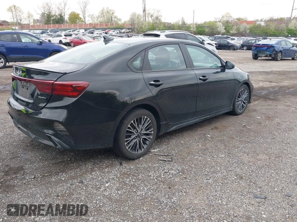 2023 Kia Forte GT-Line z VIN 3KPF54ADXPE627228, wystawiony jako IAAI lot #42022939 z przebiegiem 50 574 mil mil oraz . Historia ofert i sprzedaży dostępna na DreamBid. Obrazek 4.