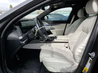 2023 BMW i7 xDrive60 z VIN WBY53EJ06PCK94598, wystawiony jako Copart lot #79552504 z przebiegiem 16 412 mil mil oraz Szkody całkowita. Historia ofert i sprzedaży dostępna na DreamBid. Obrazek 7.