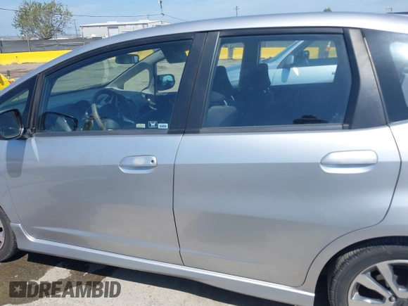 2013 Honda Fit Sport with VIN JHMGE8H51DC005760, listed as a IAAI auction lot 42040427 with 184,375 mi miles. Bid and sale history available at carsss.com. Image 14.