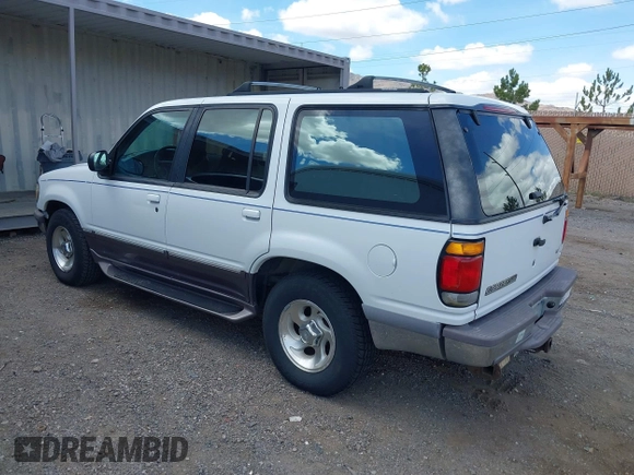 1995 Ford Explorer Eddie Bauer z VIN 1FMDU34X5SZB70346, wystawiony jako IAAI lot #42277331 z przebiegiem 131 026 mil mil oraz . Historia ofert i sprzedaży dostępna na DreamBid. Obrazek 3.