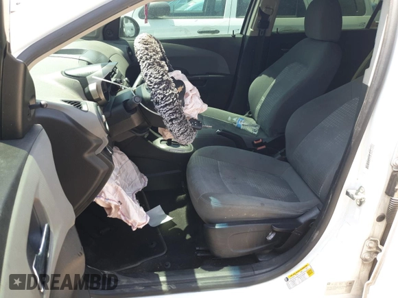 2012 Chevrolet Sonic LS z VIN 1G1JA5SH1C4193900, wystawiony jako Copart lot #59210175 z przebiegiem 92 235 mil mil oraz Szkoda całkowita • Salvage title. Historia ofert i sprzedaży dostępna na DreamBid. Obrazek 7.