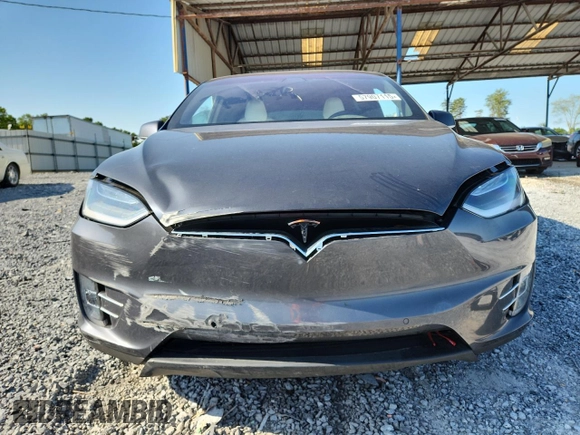2017 Tesla Model X 90D z VIN 5YJXCBE22HF060645, wystawiony jako Copart lot #57907115 z przebiegiem 55 343 mil mil oraz Szkoda całkowita • Salvage title. Historia ofert i sprzedaży dostępna na DreamBid. Obrazek 5.
