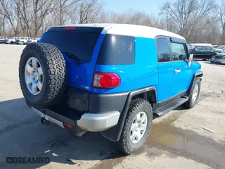 2007 Toyota FJ Cruiser with VIN JTEBU11F670092954, listed as a IAAI auction lot 41771022 with 200,569 mi miles. Bid and sale history available at carsss.com. Image 4.