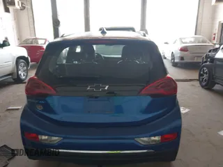 2018 Chevrolet Bolt EV Premier z VIN 1G1FX6S02J4130855, wystawiony jako IAAI lot #42249019 z przebiegiem 38 293 mil mil oraz . Historia ofert i sprzedaży dostępna na DreamBid. Obrazek 16.