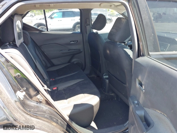 2018 Nissan Kicks SV with VIN 3N1CP5CU6JL533630, listed as a IAAI auction lot 42042097 with 165,299 mi miles. Bid and sale history available at carsss.com. Image 8.
