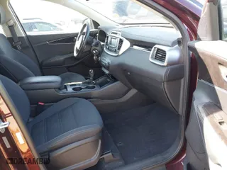 2016 Kia Sorento LX with VIN 5XYPG4A3XGG133119, listed as a IAAI auction lot 41844749 with 68,957 mi miles. Bid and sale history available at carsss.com. Image 5.