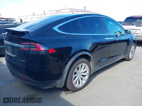 2020 Tesla Model X Long Range with VIN 5YJXCDE20LF265157, listed as a IAAI auction lot 41809572 with 58,599 mi miles. Bid and sale history available at carsss.com. Image 4.