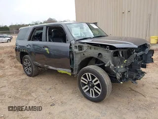 2018 Toyota 4Runner SR5 with VIN JTEBU5JR9J5582218, listed as a IAAI auction lot 41694400 with 130,929 mi miles. Bid and sale history available at carsss.com. Image 1.