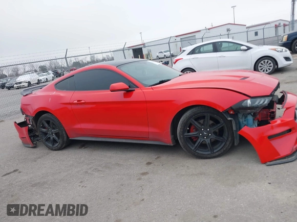 2019 Ford Mustang EcoBoost z VIN 1FA6P8TH7K5197377, wystawiony jako IAAI lot #41489649 z przebiegiem 70 550 mil mil oraz . Historia ofert i sprzedaży dostępna na DreamBid. Obrazek 13.