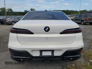 2023 BMW 7 Series 760i xDrive z VIN WBA33EJ05PCM02683, wystawiony jako Copart lot #68709704 z przebiegiem Nie podano mil oraz Szkoda całkowita • Salvage title. Historia ofert i sprzedaży dostępna na DreamBid. Obrazek 6.