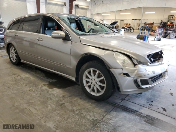 2007 Mercedes-Benz R-Class 3.5L with VIN 4JGCB65E17A038187, listed as a Copart auction lot 70896134 with 9,338 mi miles and Salvage Title. Bid and sale history available at carsss.com. Image 4.
