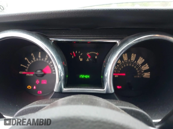 2006 Ford Mustang GT Deluxe z VIN 1ZVFT82H565101630, wystawiony jako IAAI lot #41883915 z przebiegiem 172 404 mil mil oraz . Historia ofert i sprzedaży dostępna na DreamBid. Obrazek 7.