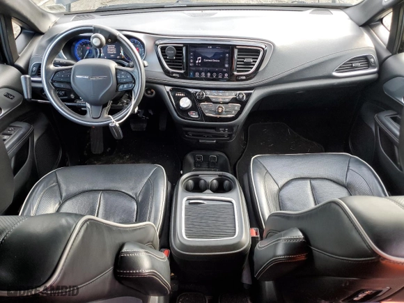 2020 Chrysler Pacifica Limited with VIN 2C4RC1GG4LR124449, listed as a Copart auction lot 44409975 with 88,708 mi miles and Salvage Title. Bid and sale history available at carsss.com. Image 8.