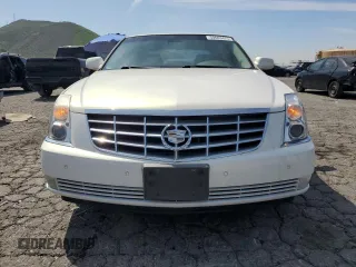 2006 Cadillac DTS 1SB z VIN 1G6KD57Y36U144765, wystawiony jako Copart lot #50603475 z przebiegiem 105 637 mil mil oraz Czysty tytuł • Clean title. Historia ofert i sprzedaży dostępna na DreamBid. Obrazek 5.