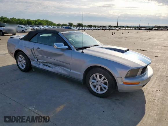 2008 Ford Mustang Deluxe z VIN 1ZVHT84NX85201463, wystawiony jako Copart lot #55823485 z przebiegiem 197 944 mil mil oraz Czysty tytuł • Clean title. Historia ofert i sprzedaży dostępna na DreamBid. Obrazek 4.