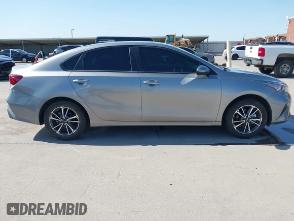2023 Kia Forte LXS z VIN 3KPF24AD1PE592622, wystawiony jako IAAI lot #42011998 z przebiegiem 20 746 mil mil oraz . Historia ofert i sprzedaży dostępna na DreamBid. Obrazek 13.