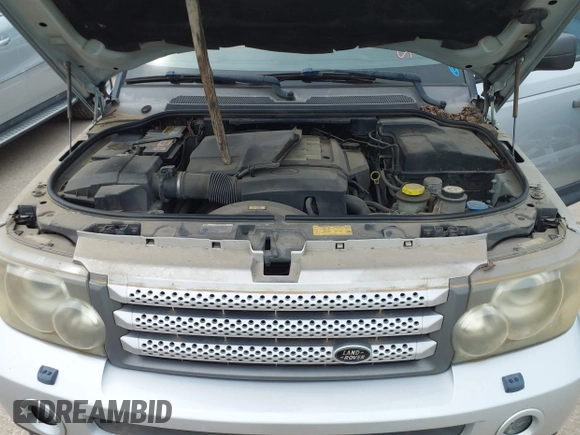 2008 Land Rover Range Rover Sport HSE z VIN SALSK25458A120952, wystawiony jako IAAI lot #42268358 z przebiegiem 215 001 mil mil oraz . Historia ofert i sprzedaży dostępna na DreamBid. Obrazek 10.