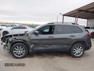 2018 Jeep Cherokee Latitude with VIN 1C4PJLCB1JD588916, listed as a IAAI auction lot 41019397 with 135,929 mi miles. Bid and sale history available at carsss.com. Image 14.
