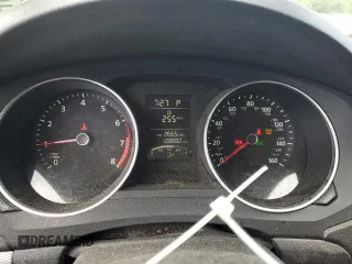 2015 Volkswagen Jetta SE z VIN 3VWD17AJ3FM232299, wystawiony jako Copart lot #57252465 z przebiegiem 128 882 mil mil oraz Szkoda całkowita • Salvage title. Historia ofert i sprzedaży dostępna na DreamBid. Obrazek 9.