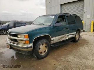 1997 Chevrolet Tahoe with VIN 1GNEK13R2VJ318355, listed as a Copart auction lot 89341095 with 303,882 mi miles and Salvage Title. Bid and sale history available at carsss.com. Image 1.