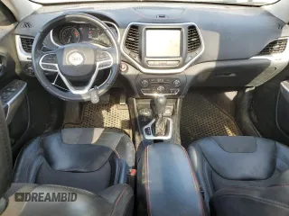 2017 Jeep Cherokee Trailhawk z VIN 1C4PJMBSXHW616640, wystawiony jako Copart lot #56380655 z przebiegiem 139 515 mil mil oraz Szkoda całkowita • Salvage title. Historia ofert i sprzedaży dostępna na DreamBid. Obrazek 8.