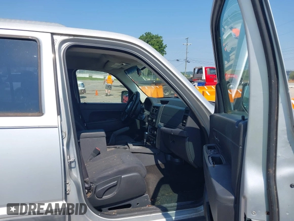 2011 Jeep Liberty Sport z VIN 1J4PN2GK1BW510712, wystawiony jako IAAI lot #42648233 z przebiegiem 154 691 mil mil oraz . Historia ofert i sprzedaży dostępna na DreamBid. Obrazek 5.