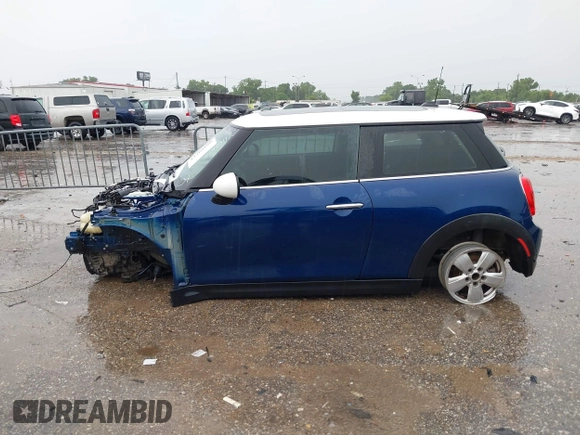 2018 MINI Hardtop Cooper with VIN WMWXP5C50J2G64237, listed as a IAAI auction lot 42460160 with Not provided miles and . Bid and sale history available at DreamBid. Image 13.