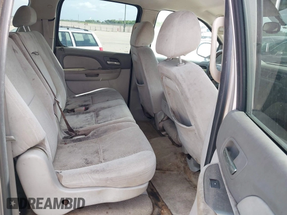 2007 Chevrolet Suburban LT with VIN 3GNFC16037G199184, listed as a IAAI auction lot 42666370 with 259,929 mi miles and . Bid and sale history available at DreamBid. Image 8.