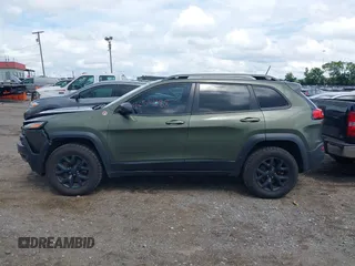 2018 Jeep Cherokee Trailhawk с VIN 1C4PJMBX2JD609467, выставлен на аукционе IAAI как лот 42514088 с пробегом 135 139 миль миль и . История ставок и продаж доступна на DreamBid. Изображение 14.