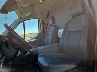 2017 Ford Transit z VIN 1FTYR1YM1HKB36417, wystawiony jako IAAI lot #42617602 z przebiegiem 96 942 mil mil oraz . Historia ofert i sprzedaży dostępna na DreamBid. Obrazek 30.