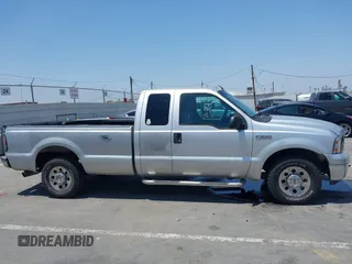 2005 Ford F-250 XL z VIN 1FTSX20555EC81170, wystawiony jako IAAI lot #42603180 z przebiegiem 111 720 mil mil oraz . Historia ofert i sprzedaży dostępna na DreamBid. Obrazek 13.