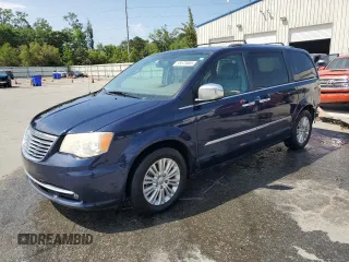 2013 Chrysler Town & Country Limited z VIN 2C4RC1GGXDR588623, wystawiony jako Copart lot #55573665 z przebiegiem 153 960 mil mil oraz Szkoda całkowita • Salvage title. Historia ofert i sprzedaży dostępna na DreamBid. Obrazek 1.