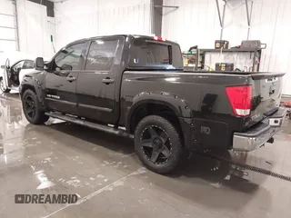 2015 Nissan Titan SV z VIN 1N6AA0EC6FN502962, wystawiony jako IAAI lot #41358935 z przebiegiem 102 204 mil mil oraz . Historia ofert i sprzedaży dostępna na DreamBid. Obrazek 3.