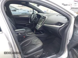 2015 Lincoln MKC z VIN 5LMCJ1A91FUJ13477, wystawiony jako IAAI lot #42042457 z przebiegiem 134 046 mil mil oraz . Historia ofert i sprzedaży dostępna na DreamBid. Obrazek 5.