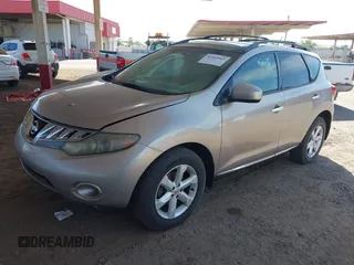 2009 Nissan Murano S z VIN JN8AZ18W19W145720, wystawiony jako IAAI lot #42345965 z przebiegiem 158 243 mil mil oraz . Historia ofert i sprzedaży dostępna na DreamBid. Obrazek 2.