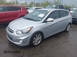 2012 Hyundai Accent SE z VIN KMHCU5AE0CU054285, wystawiony jako IAAI lot #42170678 z przebiegiem 92 172 mil mil oraz . Historia ofert i sprzedaży dostępna na DreamBid. Obrazek 2.