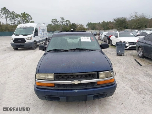 1999 Chevrolet S-10 LS with VIN 1GCCS19X8X8168896, listed as a IAAI auction lot 41485780 with 218,436 mi miles. Bid and sale history available at carsss.com. Image 12.