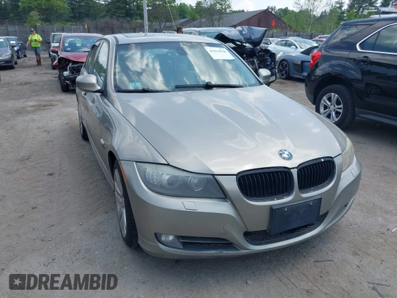 2009 BMW 3 Series 328i xDrive z VIN WBAPK53599A511983, wystawiony jako IAAI lot #42414508 z przebiegiem 164 130 mil mil oraz . Historia ofert i sprzedaży dostępna na DreamBid. Obrazek 6.