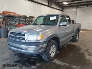 2000 Toyota Tundra SR5 with VIN 5TBBT4410YS040624, listed as a IAAI auction lot 41754230 with 225,472 mi miles. Bid and sale history available at carsss.com. Image 2.