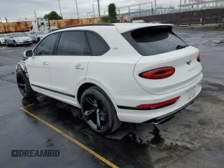 2021 Bentley Bentayga V8 z VIN SJAAM2ZV6MC035957, wystawiony jako Copart lot #76741673 z przebiegiem 14 683 mil mil oraz . Historia ofert i sprzedaży dostępna na DreamBid. Obrazek 2.